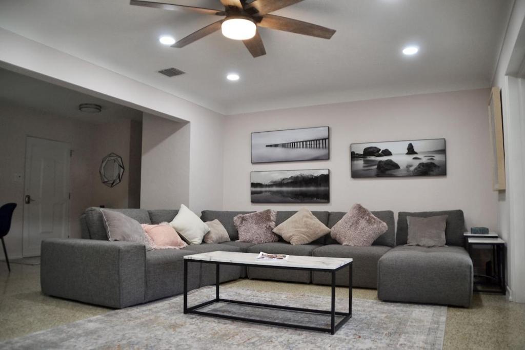 Clematis House Near Arlington Park With Heated Pool Holiday home Sarasota