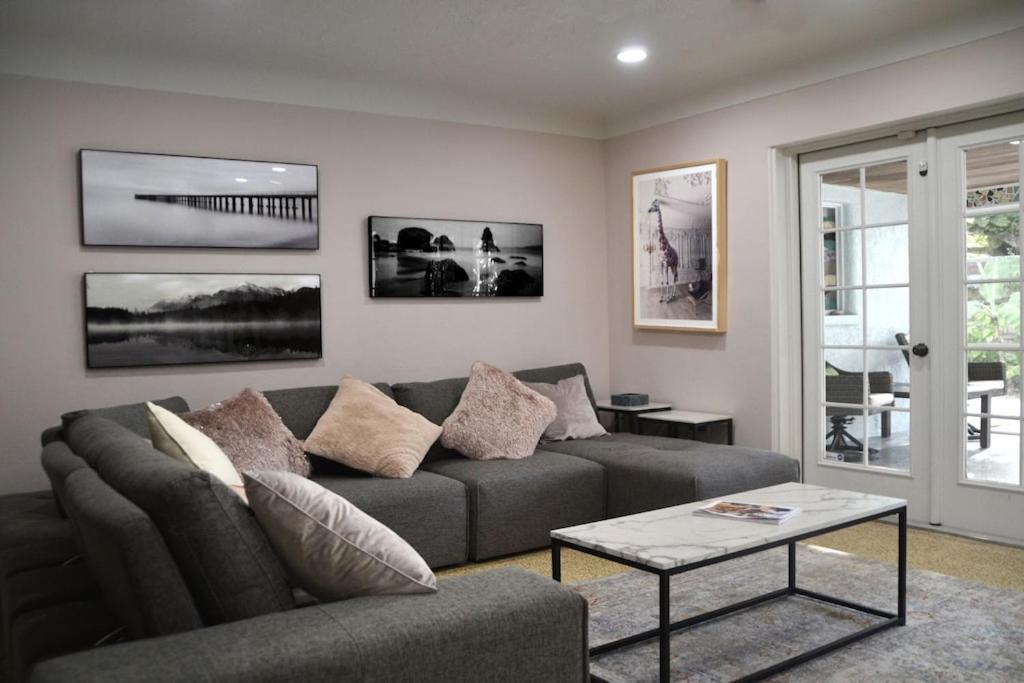 Clematis House Near Arlington Park With Heated Pool Holiday home *