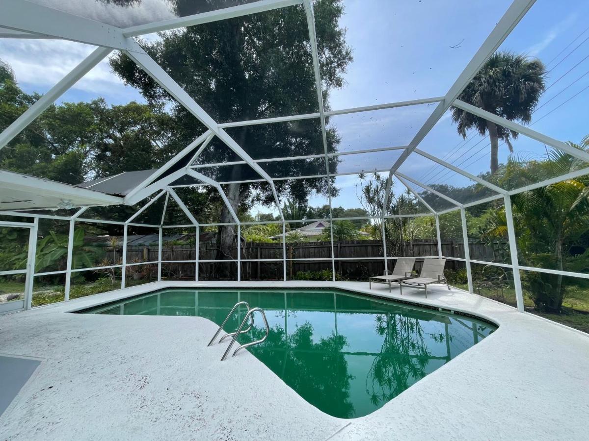 Clematis House Near Arlington Park With Heated Pool Holiday home Sarasota
