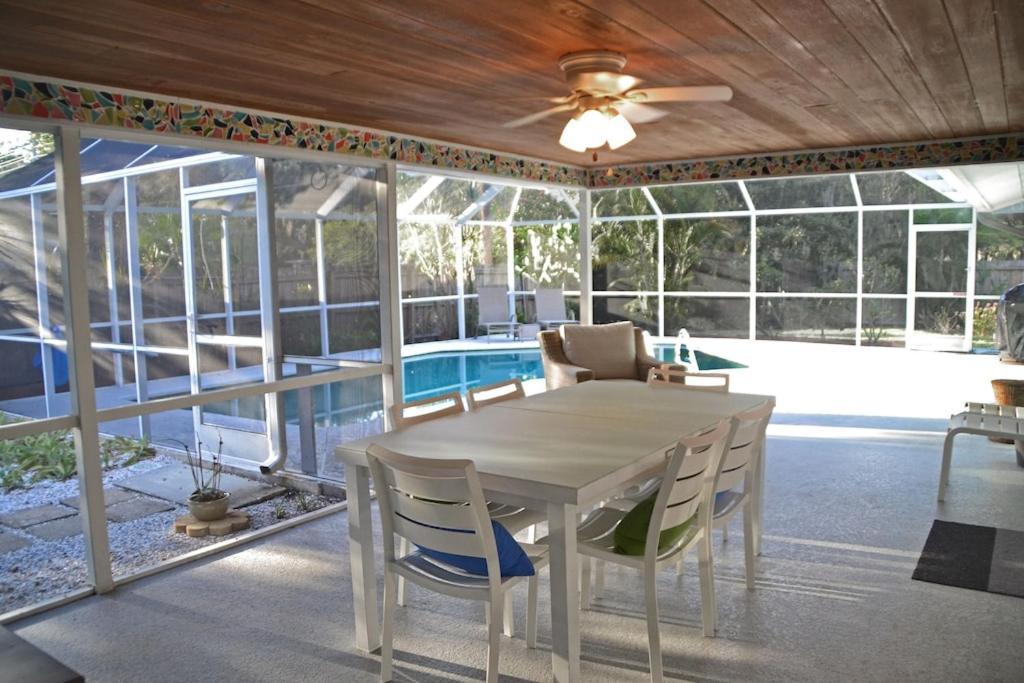 Clematis House Near Arlington Park With Heated Pool Holiday home