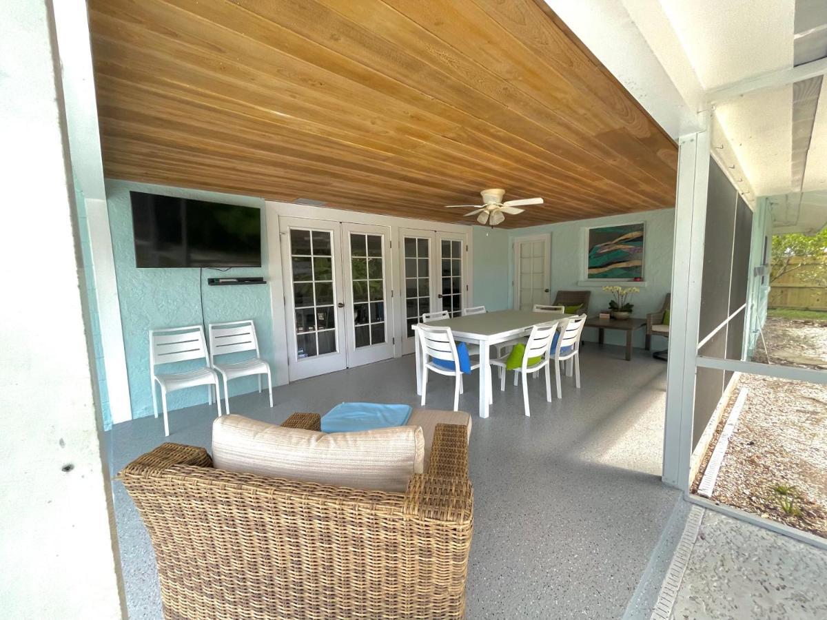 Clematis House Near Arlington Park With Heated Pool Holiday home *